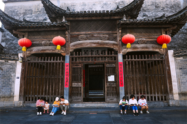 【創(chuàng)意黃山美在徽州】對(duì)標(biāo)「雙世界級(jí)」創(chuàng)建「示範(fàn)景區(qū)」西遞有約 席地而坐（上）