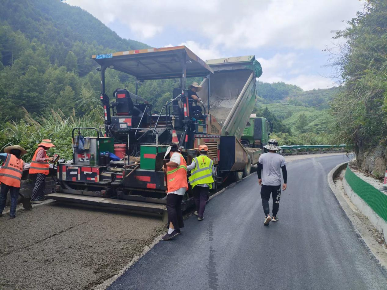 皖歙縣公路：搶抓黃金期  項(xiàng)目戰(zhàn)猶酣