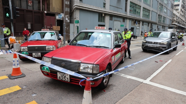 長(zhǎng)沙灣警員追截可疑私家車  拔槍示警兩人受傷