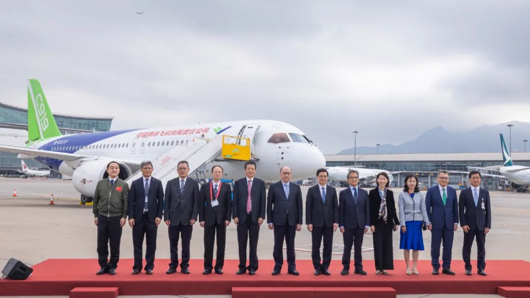 國(guó)產(chǎn)C919和ARJ21飛機(jī)抵港 鄭雁雄出席歡迎儀式