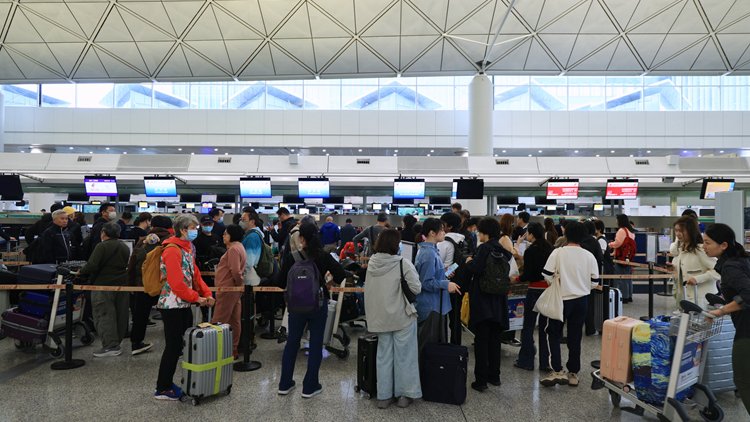 日本航空客機(jī)起火 旅行社稱本港旅行團(tuán)暫未受事故影響