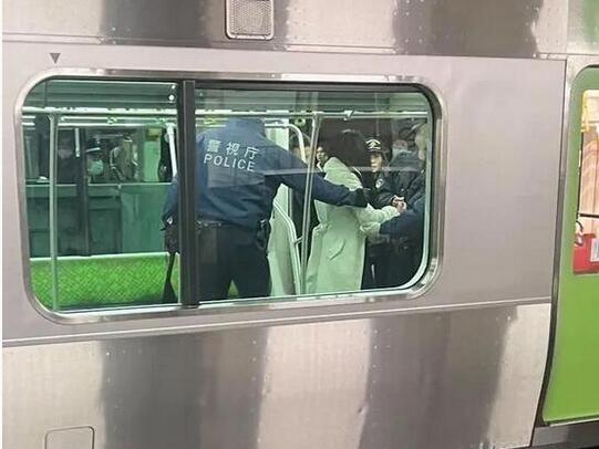 【突發(fā)】日本東京列車內(nèi)一女子持刀傷人 已致多人受傷