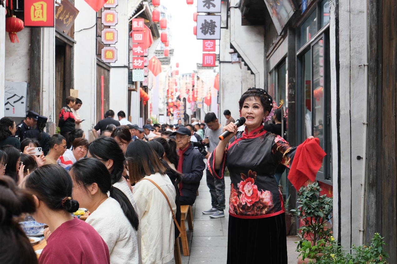 有片│徽州巖寺老街  長桌宴裏賞民俗