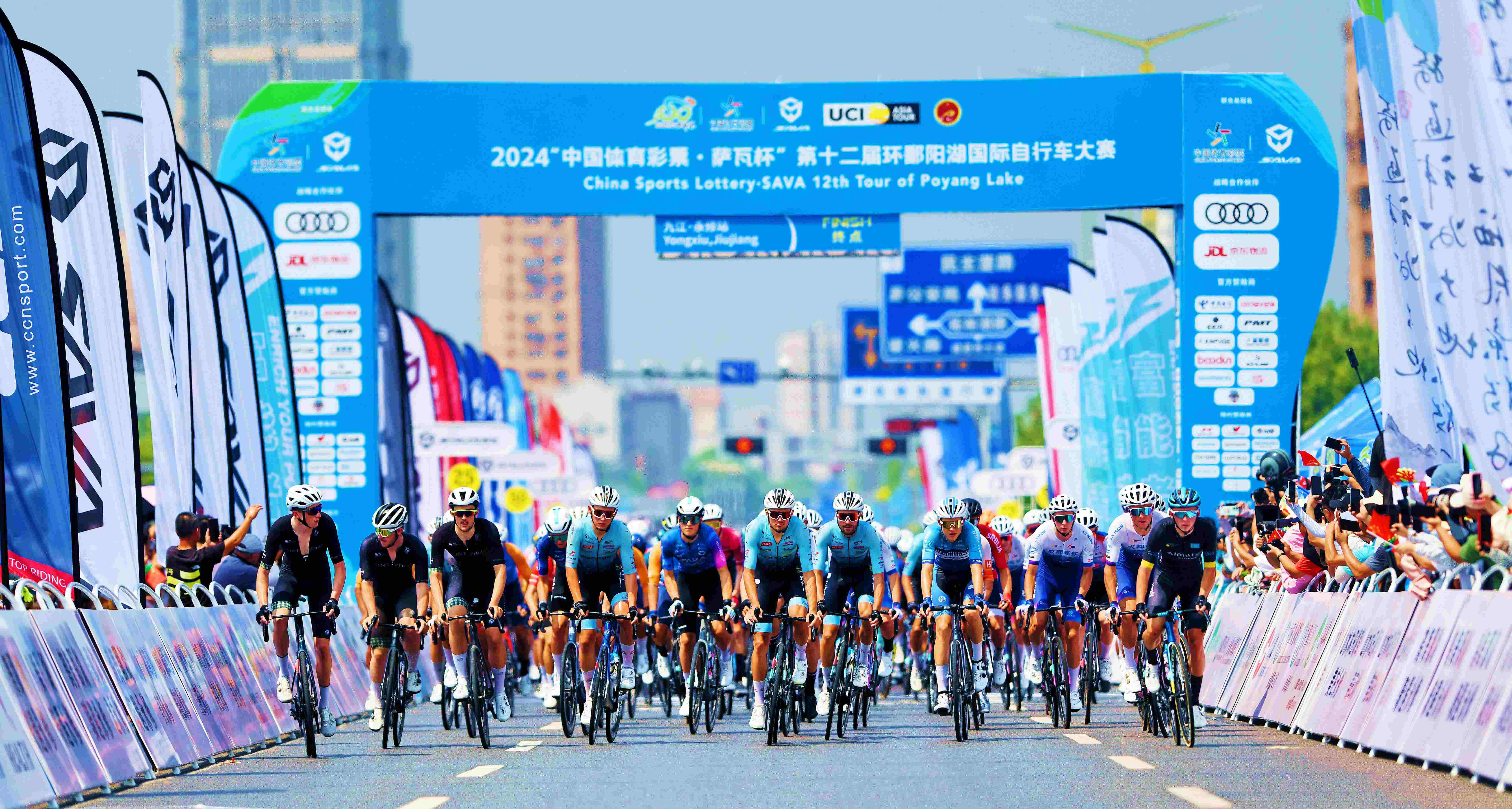 第十二屆環(huán)鄱陽(yáng)湖國(guó)際自行車大賽首站在江西永修開(kāi)賽