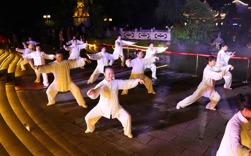 【狀元休寧 如願(yuàn)齊雲(yún)】狀元好物引客來(lái)  齊雲(yún)小鎮(zhèn)樂(lè)逍遙