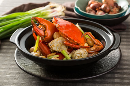 黑白胡椒乾蔥肉蟹煲Baked green crab with Black and White pepper in clay pot.jpg