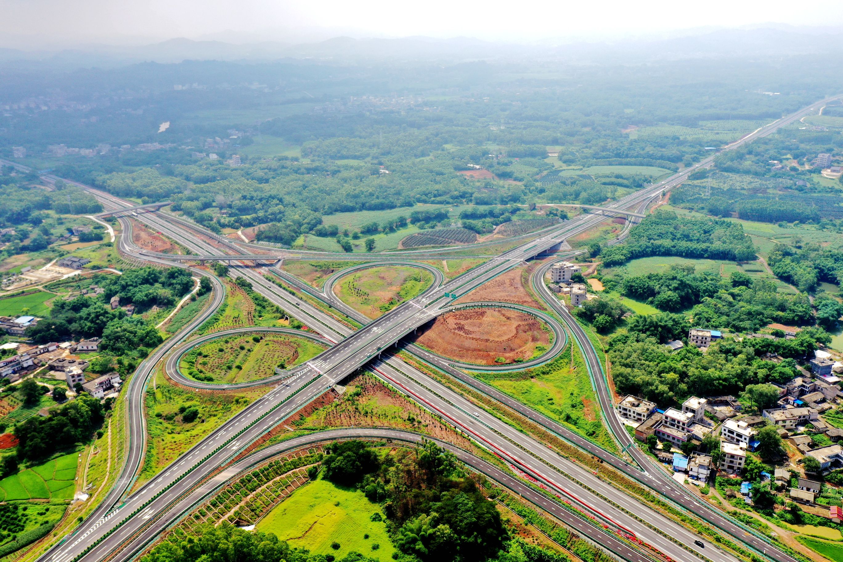 3.玉林至湛江高速公路馬坡樞紐（廣西壯族自治區(qū)交通運(yùn)輸廳供圖）.jpg