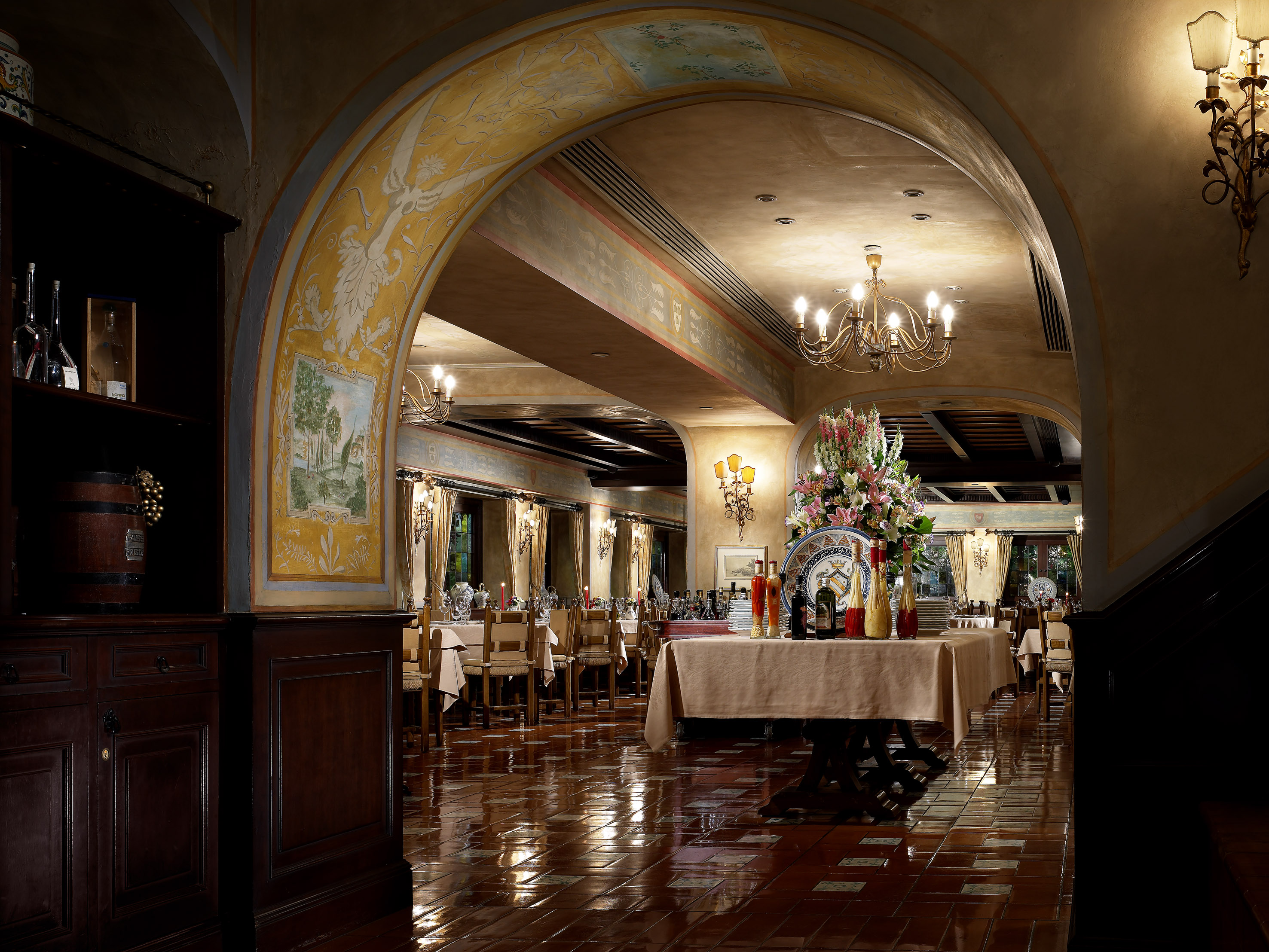 Sabatini Ristorante Italiano (The Royal Garden) interior (1).jpg