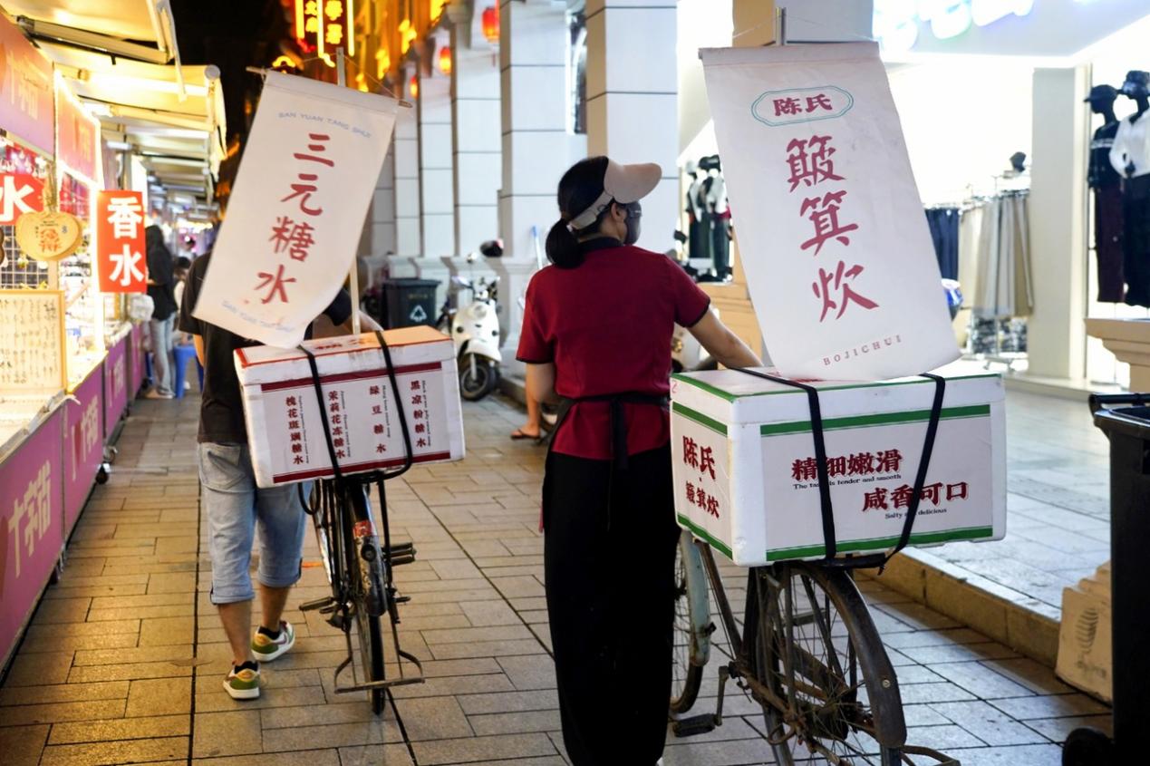 2.復(fù)古單車變身為糖水鋪子（玉州區(qū)委宣傳部 供圖）.jpg